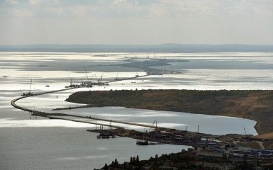 Ситуація в Азовському морі загострюється: окупанти терміново закрили Керченську протоку