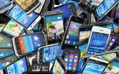 Можуть "підглядати": фахівці дізналися, як смартфони стежать за власниками
