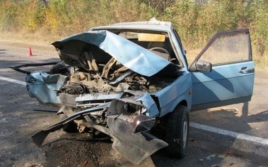 В страшном ДТП под Винницей авто превратились в лепешки, есть погибшие: появились фото и видео