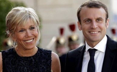 Charlie Hebdo вышел с карикатурой на Макрона и его жену