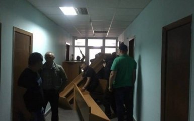 В суде по делу 2 мая в Одессе снова произошли потасовки: появились фото