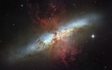 Астрономи знайшли стародавню галактику незвичної форми - деталі відкриття