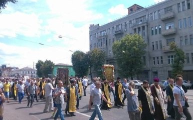 Поліції більше, ніж віруючих: з'явилося нове фото хресної ходи на Київ