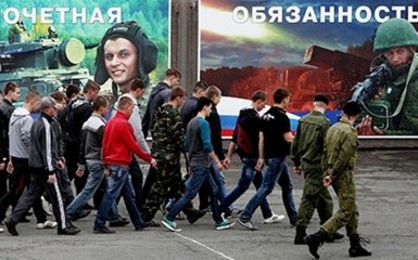 У Росії депутат побив школяра, щоб підготувати до армії: соцмережі вибухнули