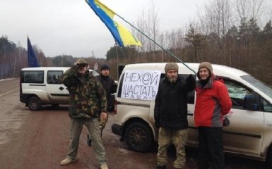Більшість українців підтримують блокаду російських вантажівок - опитування