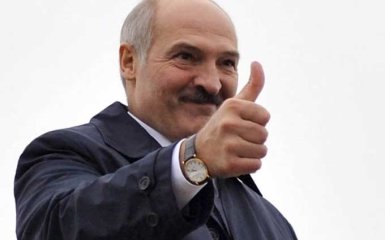 Лукашенко повеселив пропозицією роздягнутися: опубліковано відео