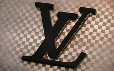 Louis Vuitton вимагає відшкодування збитків від групи підприємців з Китаю