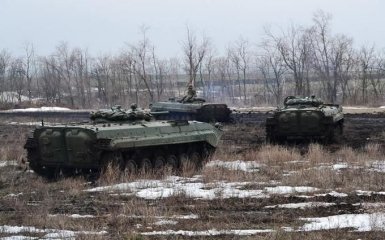 ВСУ уничтожили танк и укрытия боевиков на Донбассе - эффектное видео