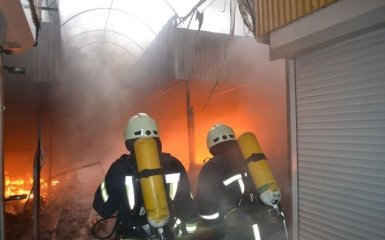 Масштабна пожежа на ринку в Одесі знищила понад 140 павільйонів: з'явилися фото