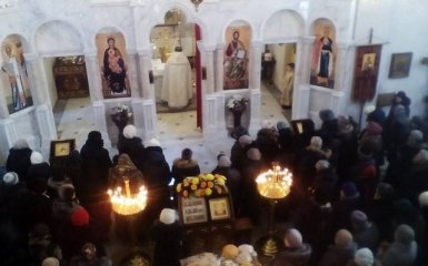 На панахиду в Маріуполі прийшло близько 100 чоловік