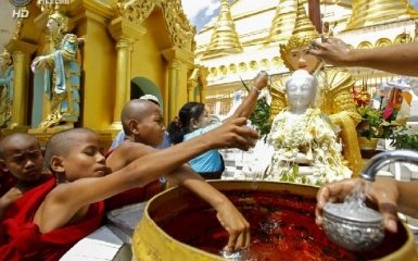В Мьянме во время фестиваля погибло 285 человек, больше тысячи получили ранения