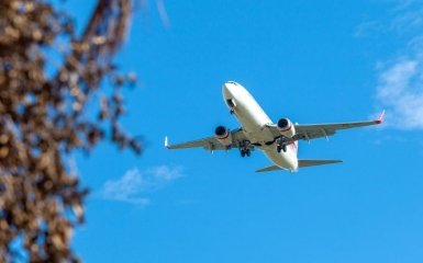 Український лайнер терміново приземлівся через аварію: подробиці події