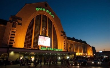 Welcome to Ukraine: Укрзалізниця пропонує уболівальникам Ліги чемпіонів пожити на вокзалі