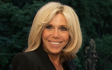 Жена Макрона подаст в суд из-за слухов о ее трансгендерности