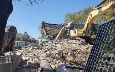 Бульдозери зносять старий вхід у Київський зоопарк - як на це реагують українці