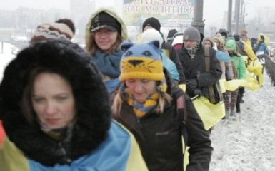 На День Соборности киевляне образовали "живую" цепь (3 фото)
