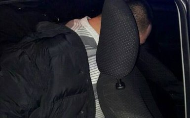 Дуже п'яний майор поліції влаштував дебош під Кропивницьким: з'явилися фото
