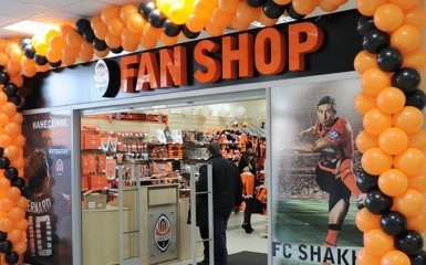 В Харькове магазин "Шахтера" разукрасили в цвета "Металлиста": появилось фото