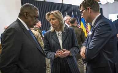 Ллойд Остин и Кайса Оллонгрен