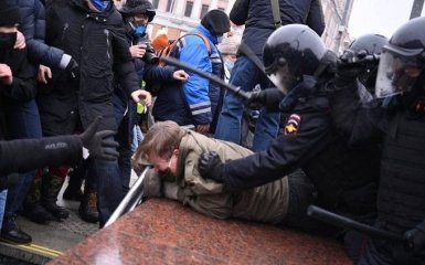 На протестах в Росії в підтримку Навального затримали 3300 осіб