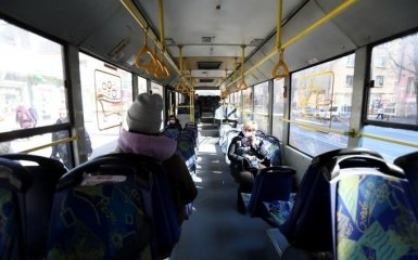 Масковий режим і зупинка транспорту: міста України вводять жорсткі заходи через коронавірус