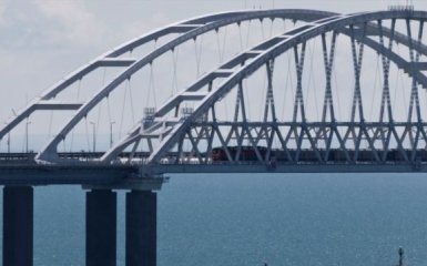 Росіяни встановили на Кримському мосту новий проліт — супутникові знімки
