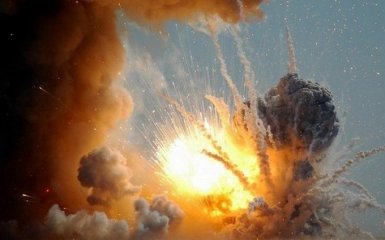 У бойовиків "ДНР" сталися вибухи на складі боєприпасів: опубліковано відео