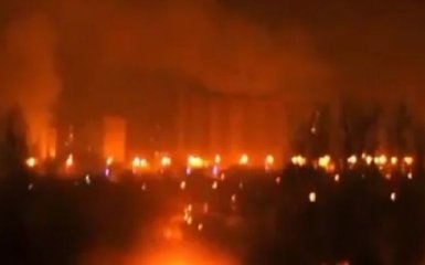 У Донецьку стався гучний вибух і загорівся ринок: з'явилися фото
