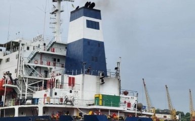 Первое судно с украинским продовольствием вышло из Одесского порта