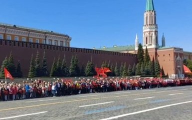 Росіяни на Червоній площі провели посвяту в піонери для п’яти тис дітей