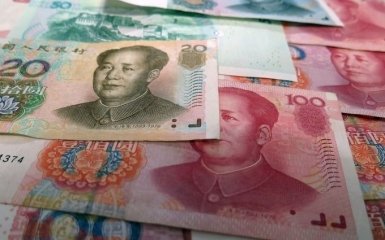Россия начала использовать юань вместо доллара – Bloomberg