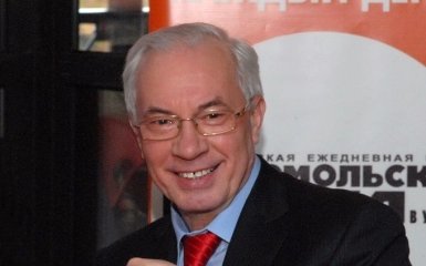 Скарби Азарова: екс-прем'єр насмішив поясненнями