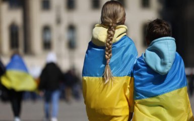 Ukraine returned five abducted orphans from Russia — video