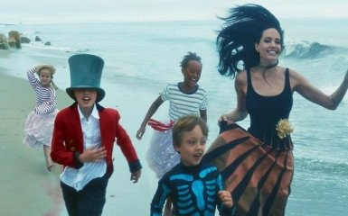 Джоли с детьми переехала к известной актрисе: появились фото