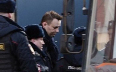 Массовые протесты в Москве: появилось видео жесткого задержания Навального