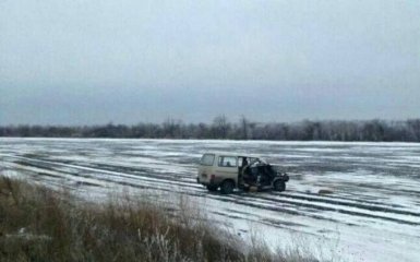 Под Киевом фура влетела в микроавтобус: появились драматичные фото