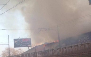 У Києві спалахнула пожежа: з'явилися фото і відео