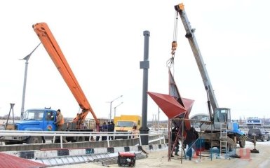 Путинские байкеры ставят в оккупированном Луганске новый "монумент": опубликованы фото