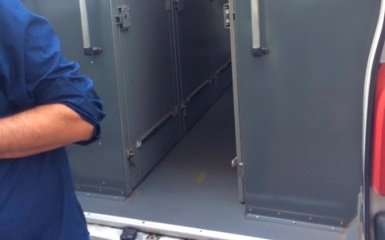 Полиция Франции увезла российских фанатов на автозаках: опубликованы фото