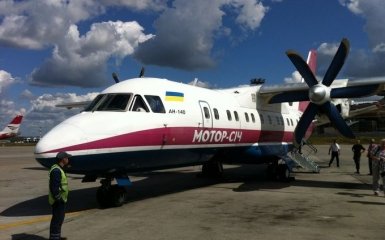 В самолетах украинского бизнесмена раздают газеты с интересными словами о России: появилось фото