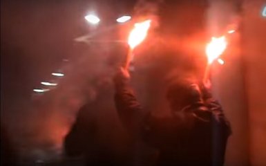 В Киеве со стрельбой напали на посольство России: опубликовано видео