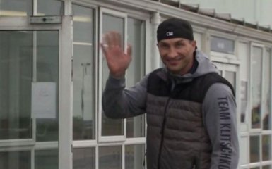 Кличко прилетел на бой с Джошуа и дал интервью в аэропорту: появились фото и видео