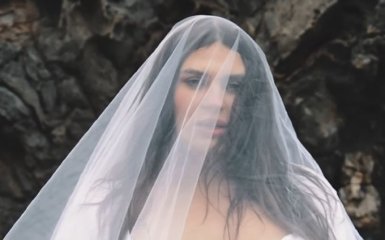 Солістка KAZKA Олександра Заріцька оголосила про заручини — фото