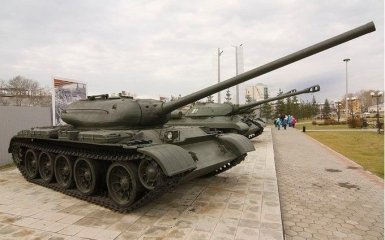 Росіяни перекидають на фронт радянські танки 1950-х років