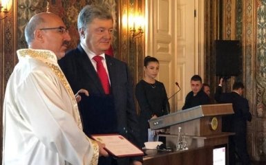 Порошенко в Турции получил степень почетного доктора