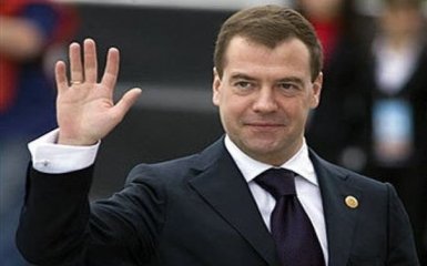 В России преподавателя уволили за фильм о Медведеве: соцсети закипели