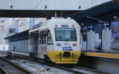 "Укрзализныця" оправдалась за поломку экспресса Киев-Борисполь: украинцы в гневе от скандального инцидента