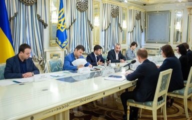 Зеленский уволил 15 губернаторов - список