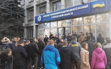 В Черкассах снова взяли штурмом отделение полиции: появилось видео