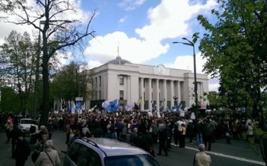 Митинговать под Раду пришли ученые: опубликованы фото